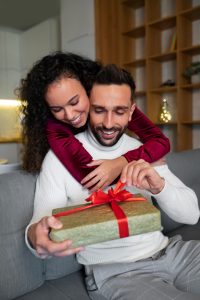 Come organizzare una sorpresa davvero indimenticabile per l’anniversario di coppia